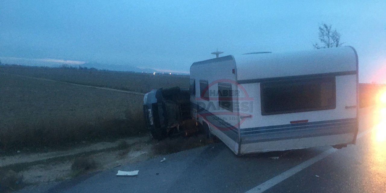 Konya’da bir gurbetçi karavan bağlı aracıyla kaza yaptı