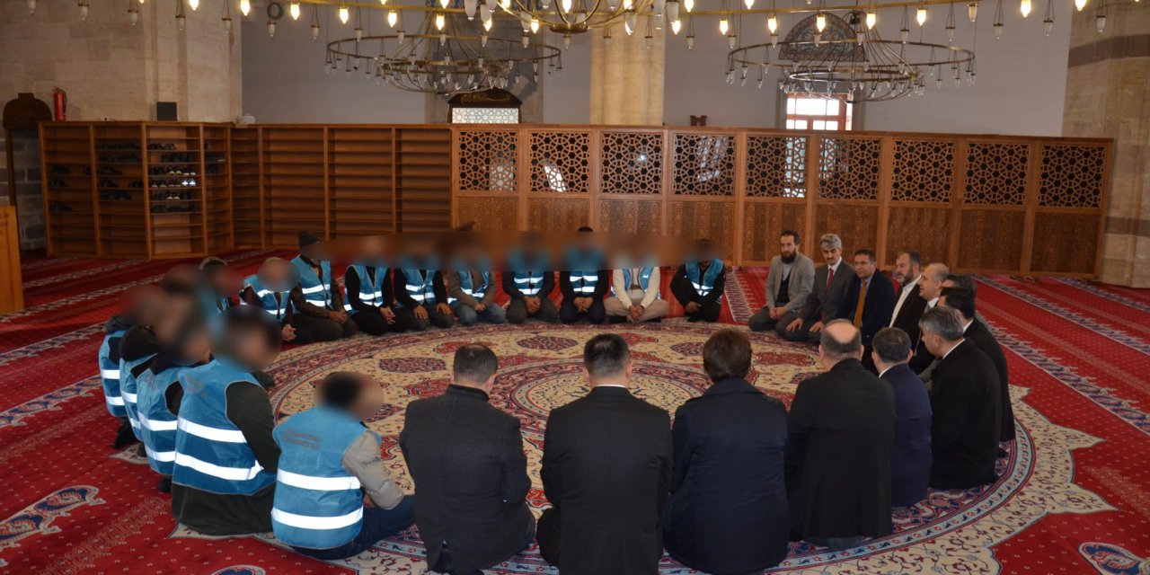 Konya’da 20 yükümlü camileri temizledi