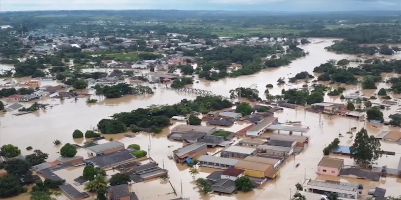 Şiddetli yağışlar nedeniyle 11 bin kişi tahliye edildi