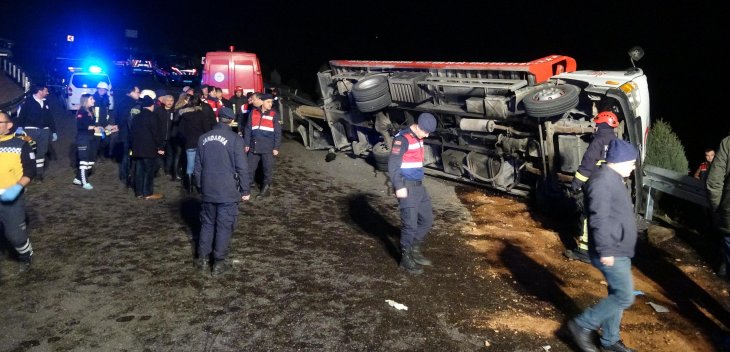 Konya’ya arızalı araç getiren çekici kaza yaptı: 2 ölü, 6 yaralı