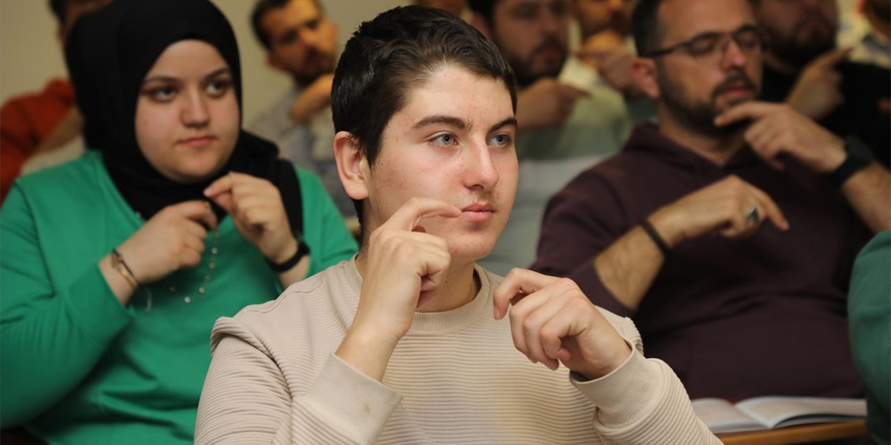 Konya’da eczane teknisyenlerine işaret dili eğitimi