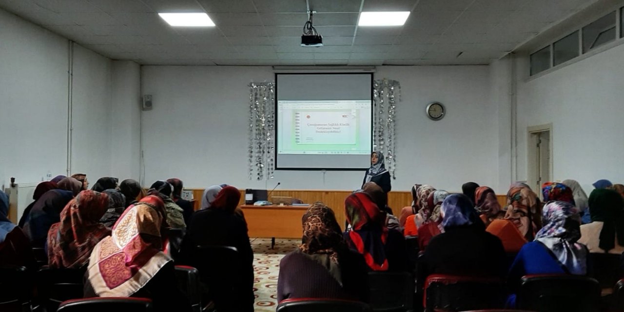 Konya'da kadınlara yönelik ‘Sağlıklı Kimlik Gelişimi’ semineri verildi