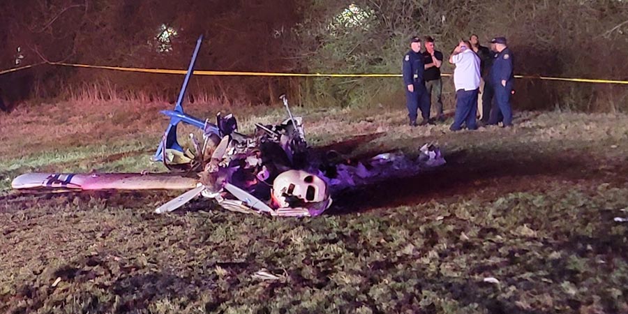 Otoyola düşen tek motorlu uçak alev aldı! 5 kişi hayatını kaybetti