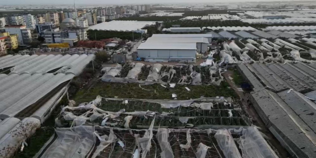 Antalya’da hortum seraları böyle yıktı geçti