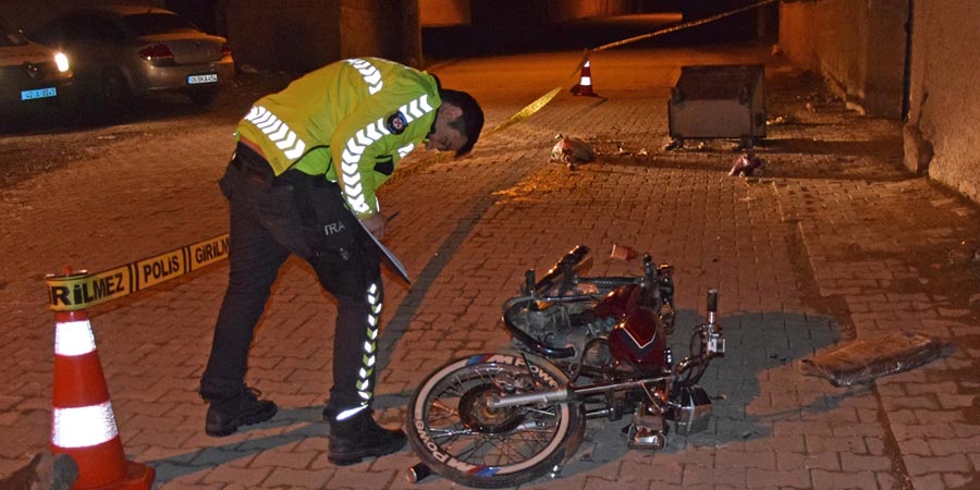 Konya’da motosiklet çöp konteynerine çarptı: 1 ölü, 1 yaralı