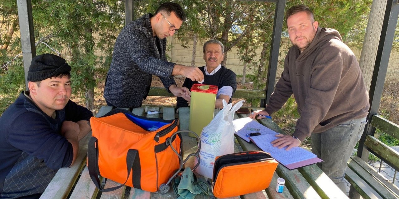 Konya’da sağlıkçılar mahalle mahalle gezerek sağlık hizmeti sunuyor