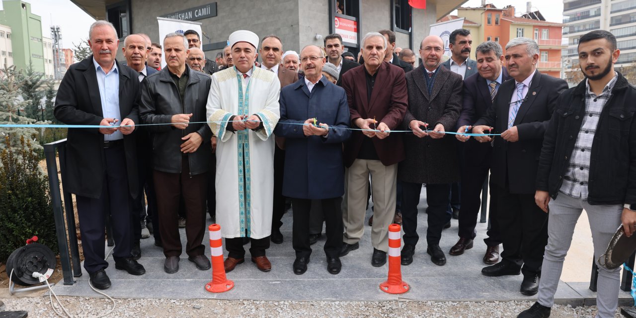 Konya’da yapımı tamamlanan Gümüşhan Camii hizmete açıldı