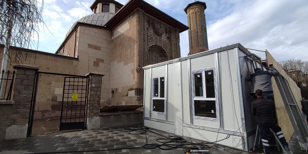 Konya’nın 761 yıllık Selçuklu eseri İnce Minare restore ediliyor