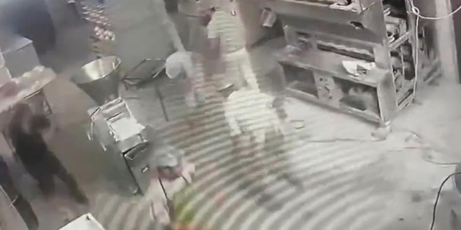 Ekmek fabrikasında korkunç kaza! Temizlik yapan işçi kolunu makineye kaptırdı