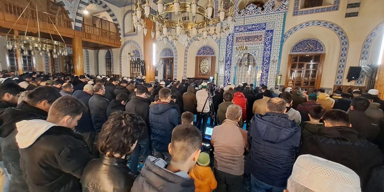 Konyalılar sabah namazında Kapu Camii'nde buluştu