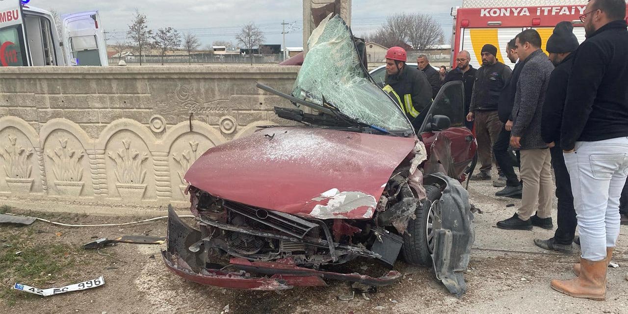 Konya'da duvara çarpan otomobil bu hale geldi, sürücü öldü