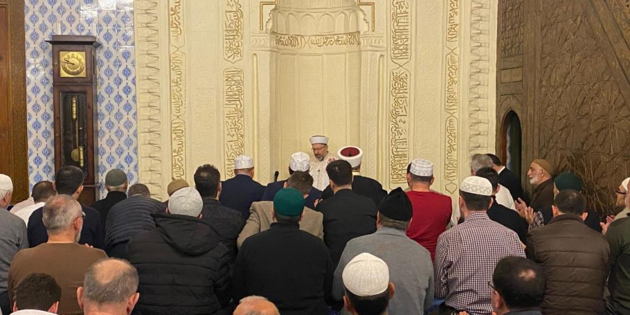 Diyanet İşleri Başkanı Erbaş, ilk teravih namazını Hacı Bayram Veli Camisi’nde kıldırdı