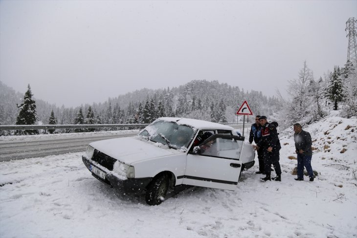 Konya-Antalya kara yolunda ulaşıma kar engeli!