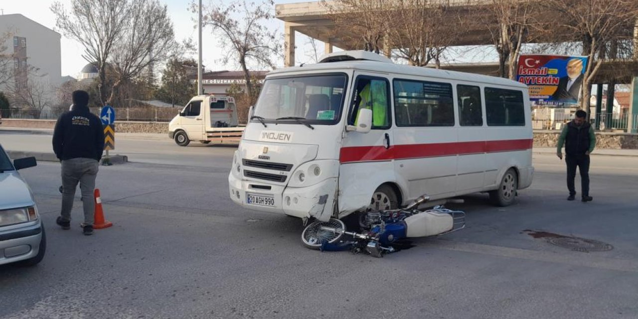 Konya’da motosiklet minibüsle çarpıştı