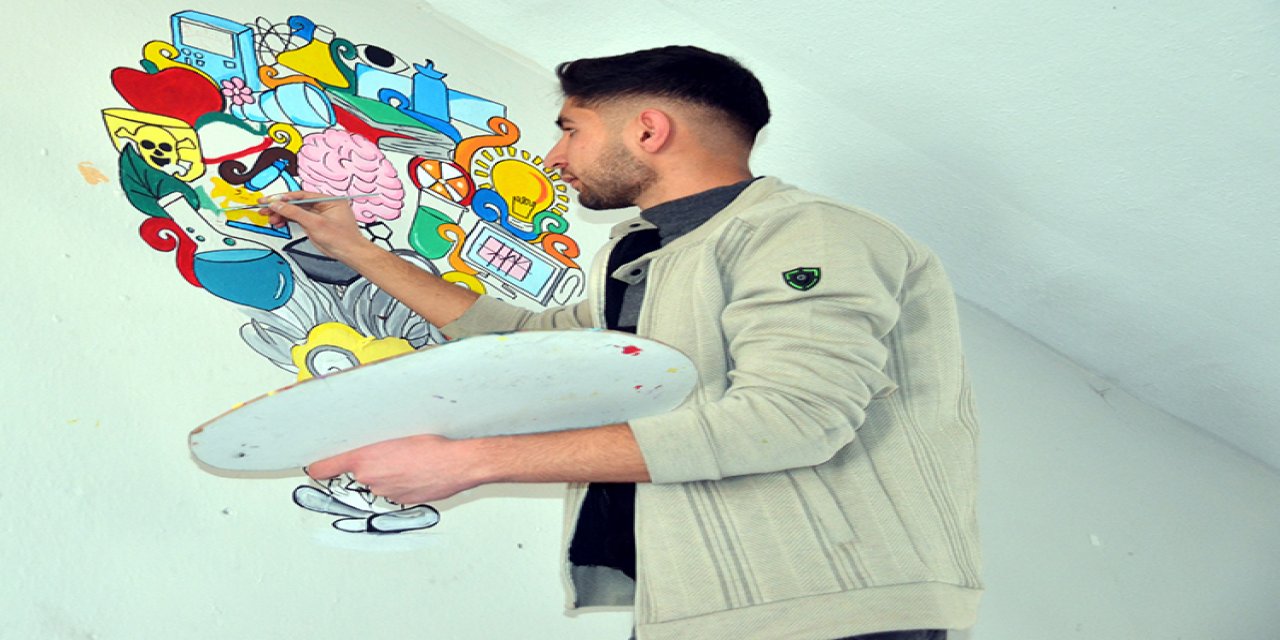 Lise öğrencileri köy okullarının duvarlarını renklendirdi