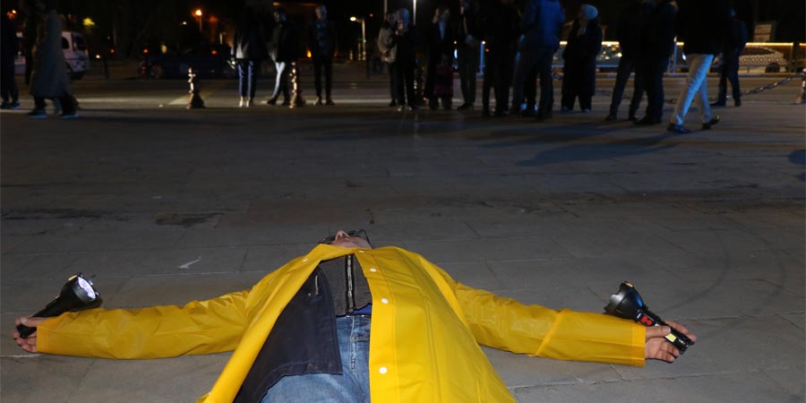 Yerde yatan akademisyeni öldü sandılar, gerçek bambaşka çıktı