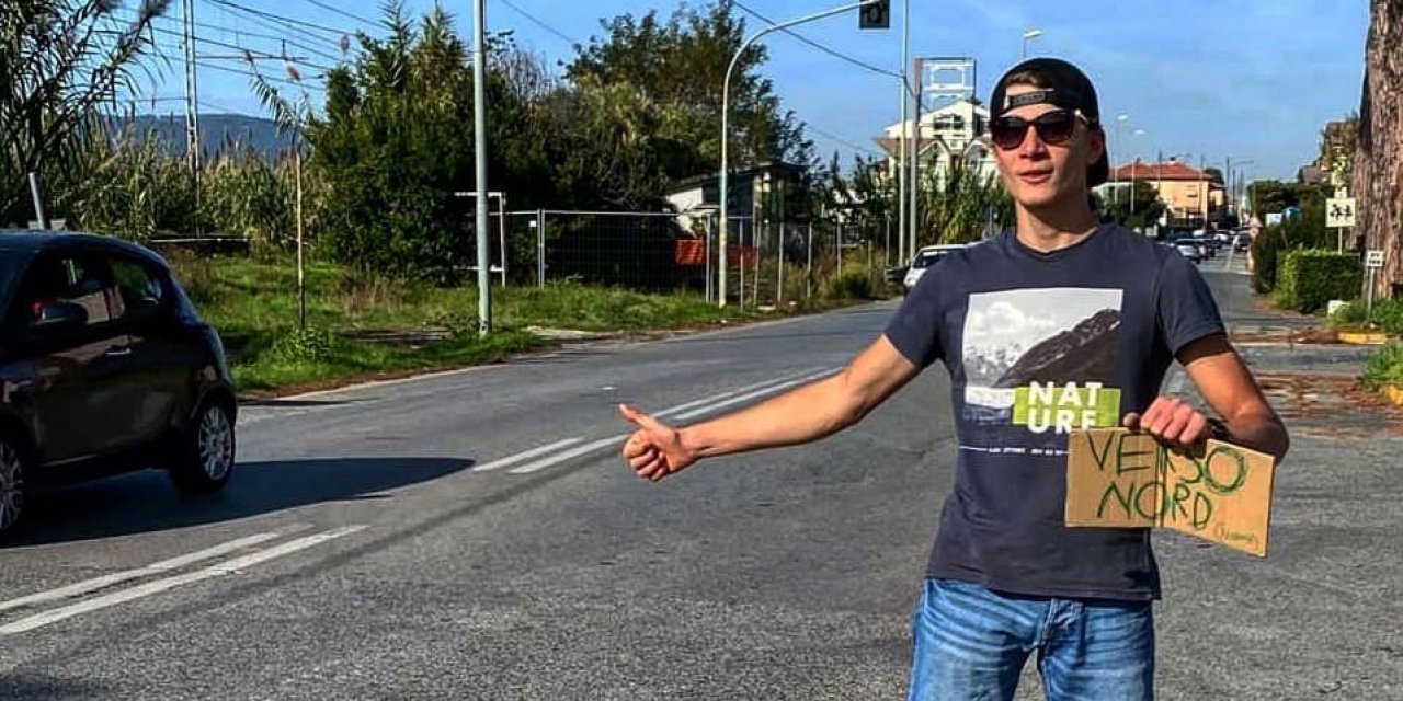 20 yaşındaki İtalyan otostopla dünyayı geziyor! Konya’ya ulaştı