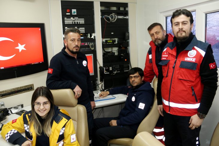 Deprem bölgesinde UMKE ekibi arasında iletişimi Konya ekibi sağladı