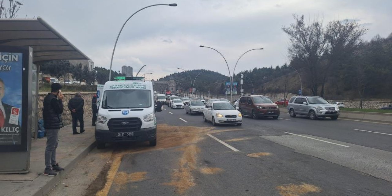 Konya yolunda minibüs belediye otobüsüne çarptı: 1 ölü, 1 yaralı
