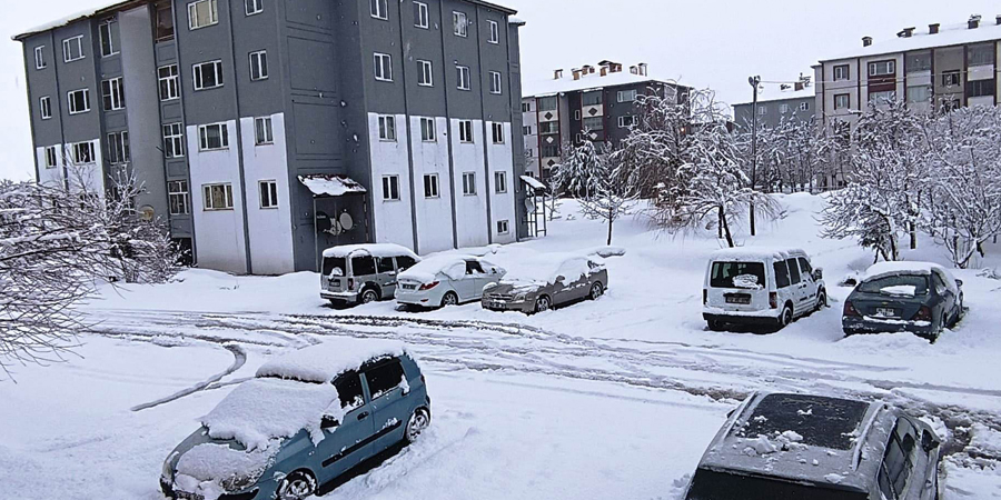 Kar şiddetini artırdı, okullar 1 gün tatil edildi