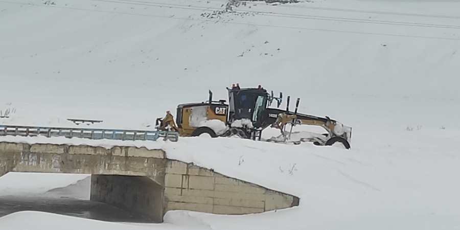 Yoğun kar yağışı 145 yerleşim yerini ulaşıma kapattı