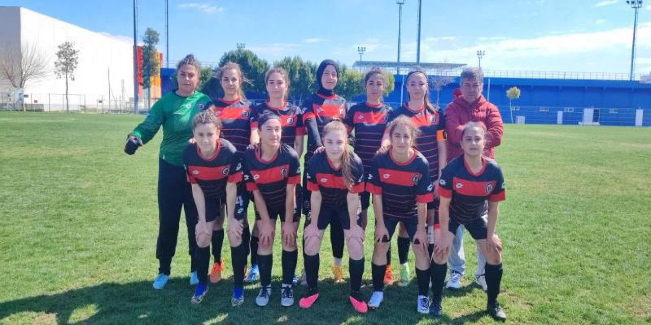 Konya Spor Lisesi kız futbol takımı Türkiye'de 4'üncü oldu