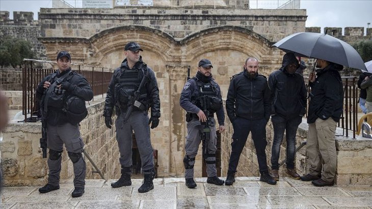 İsrail polisi bir süreliğine Mescid-i Aksa'nın kapılarını kapattı