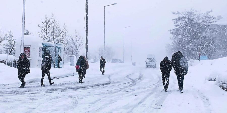 Kar etkisini artırdı okullar 1 gün tatil edildi