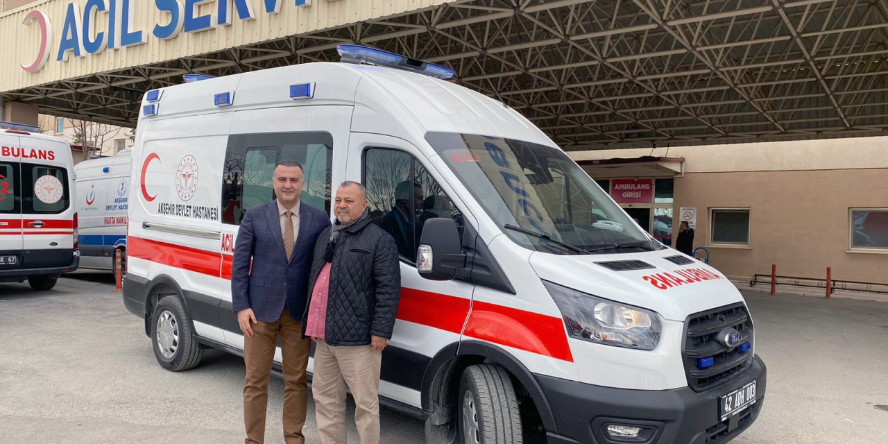 Konya’da iş insanı tam donanımlı ambulans bağışladı