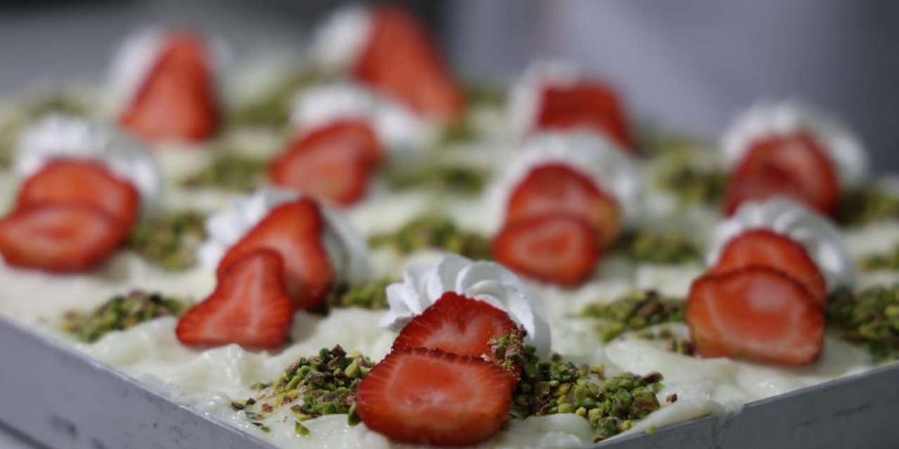 Ramazan’ın vazgeçilmezi! Konyalı usta güllaç yapımının püf noktalarını anlattı