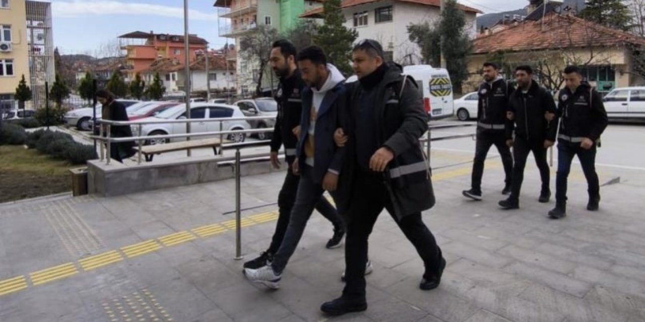 Sahte parayla 700 bin liralık hayvan alan 2 kişi Konya’da yakalandı
