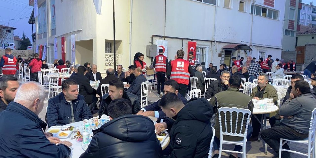 Konya'da 150 kişiye iftar yemeği!