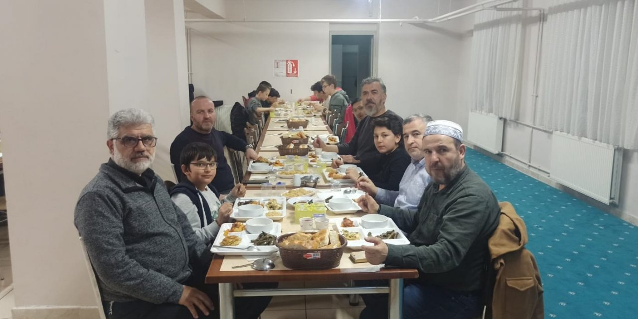 Konya’da gönüllü annelerden hafız adaylarına iftar