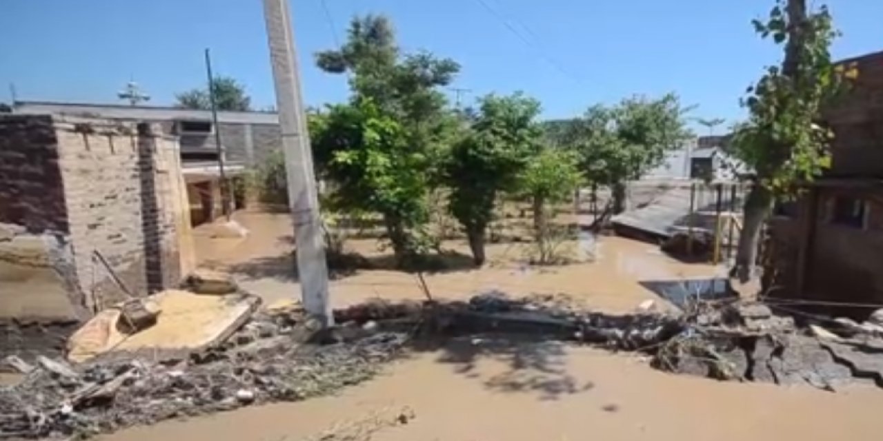 Şiddetli yağış 2 evi yuttu! 10 kişi öldü