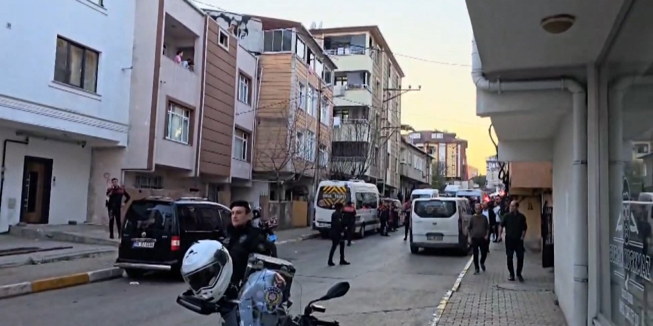 Husumetli iki aile arasında bıçaklı kavga! 4 kişi yaralandı