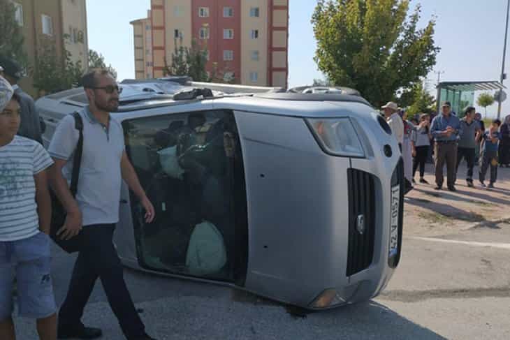 Konya’da iki hafif ticari araç çarpıştı: 4 yaralı