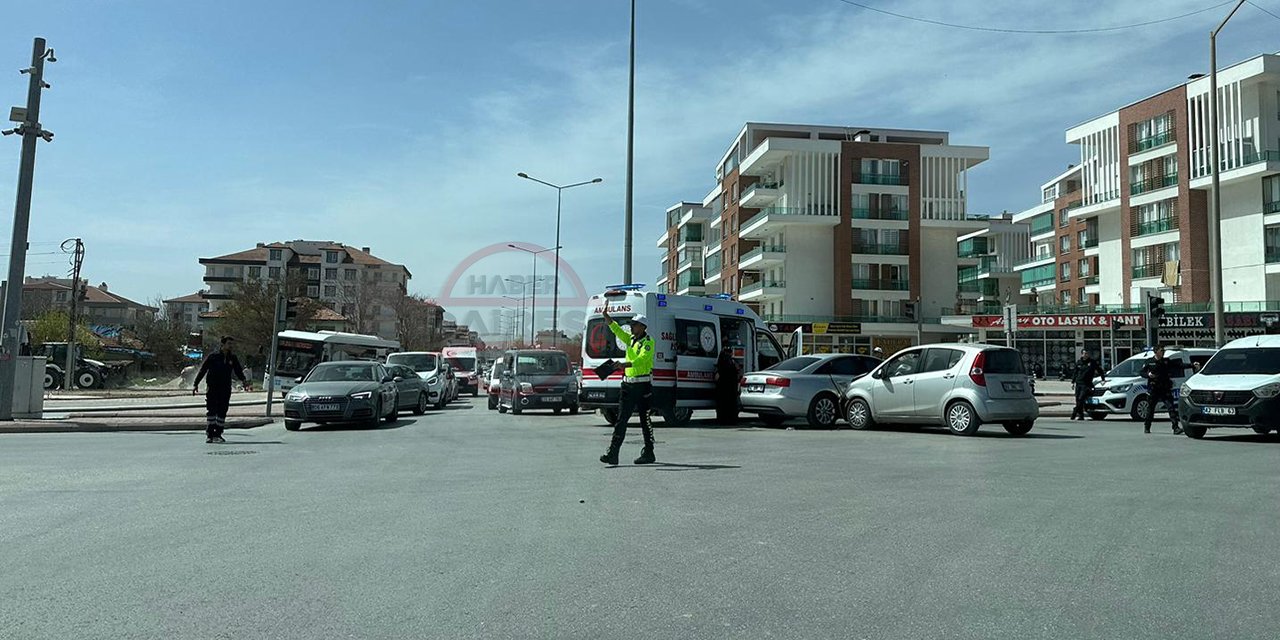 Konya’da 2 otomobil çarpıştı: 4 yaralı