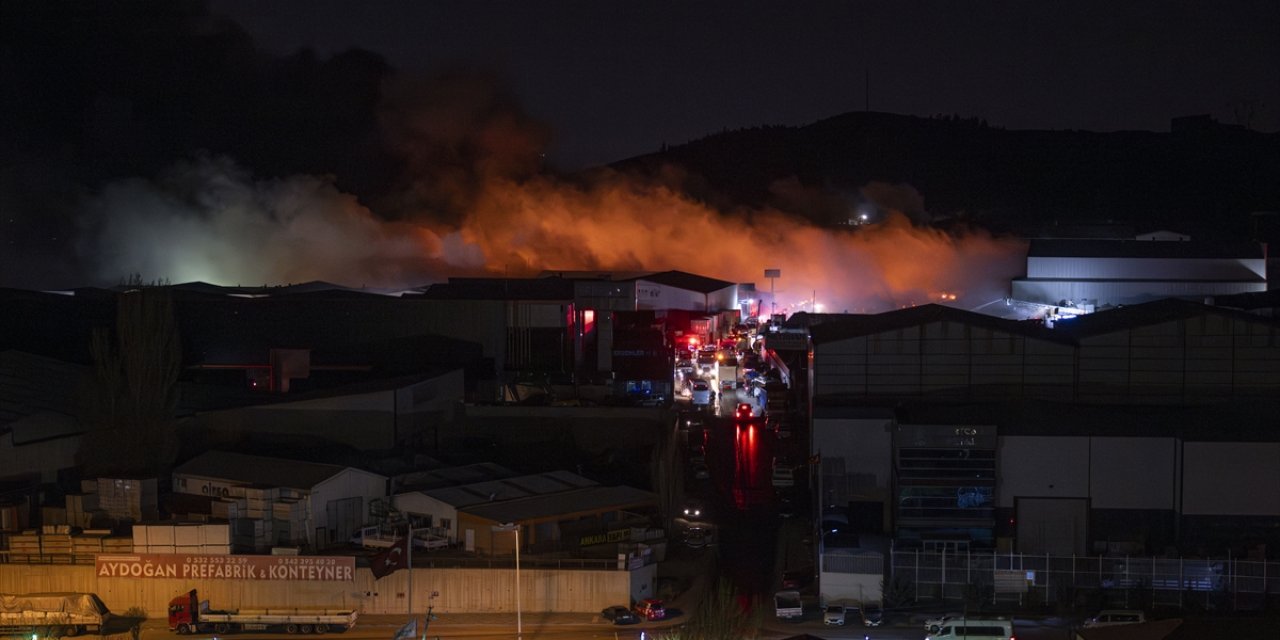 Ankara’daki yangın, Konya ekibinin de desteğiyle kontrol altına alındı