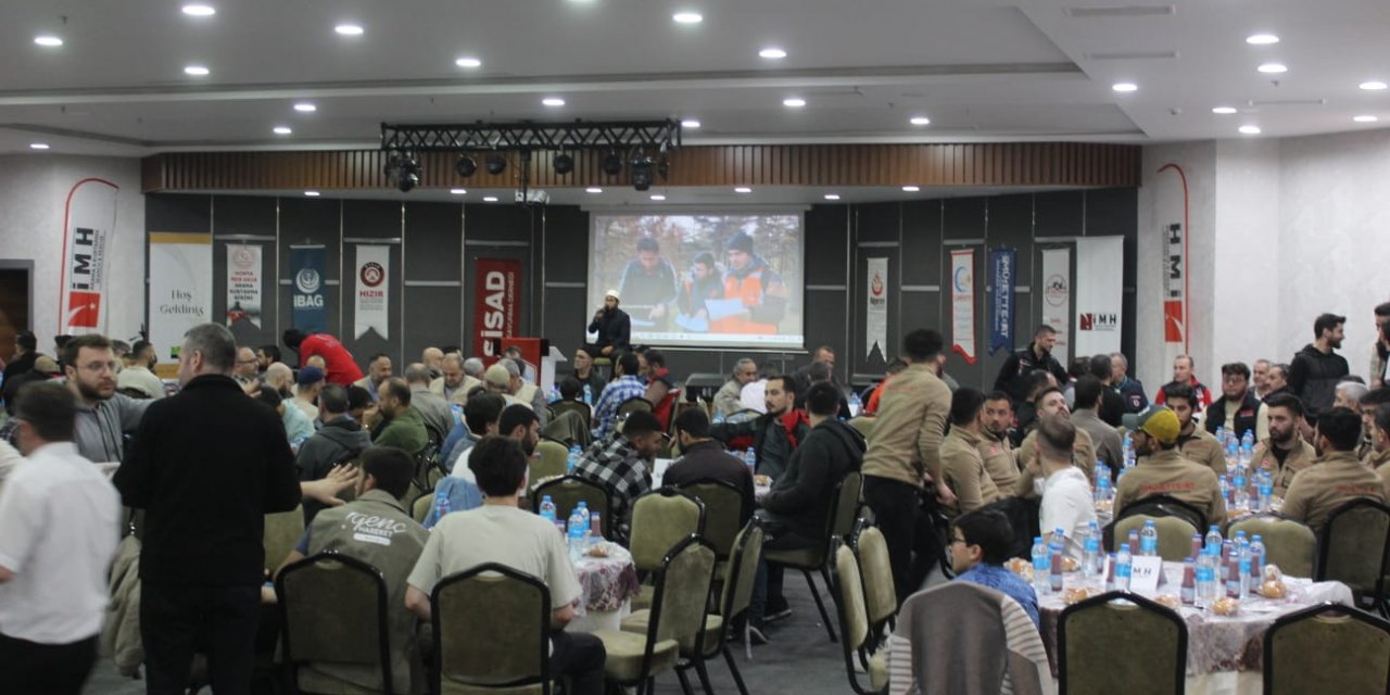 Konya'daki 13 arama ve kurtarma ekibi iftarda buluştu