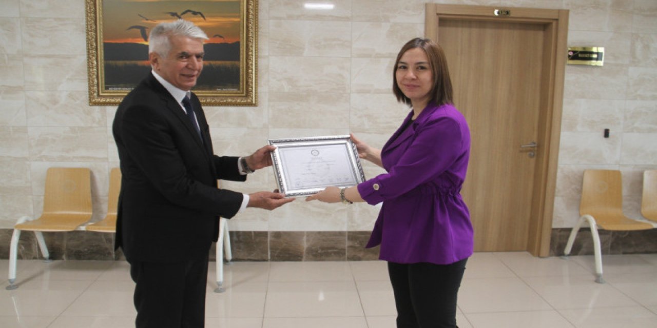 Konya’nın tek bağımsız belediye başkanı mazbatasını aldı