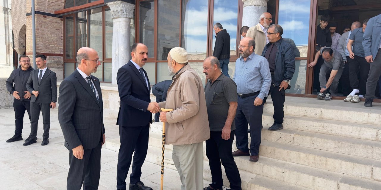 Başkan Altay, Konya’nın tarihi camisinde vatandaşlarla bir araya geldi