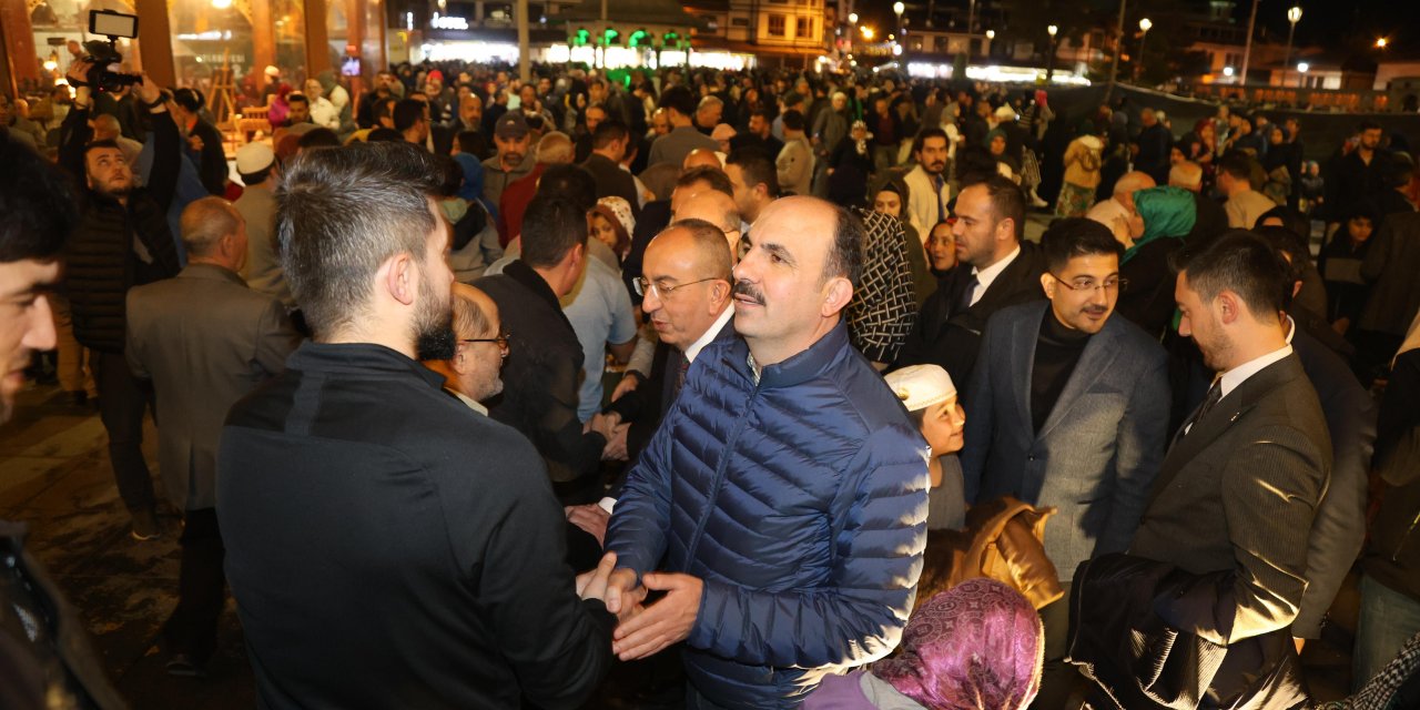 Başkan Altay Konyalılarla birlikte Kadir Gecesi coşkusunu paylaştı
