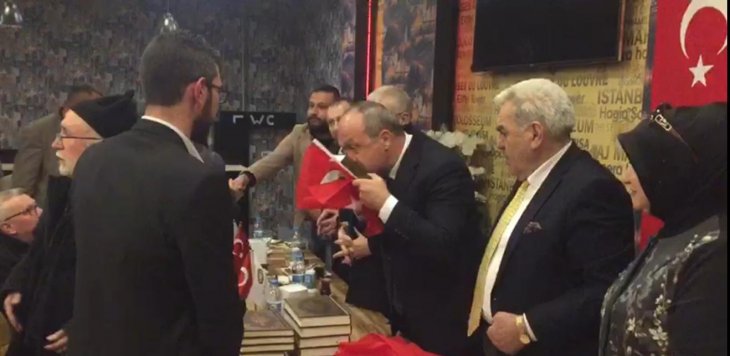 Emniyet Müdürü Aydın Kur’an ve bayrağı öptü, Müftü umre sözü verdi