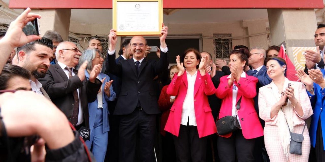 Akşehir Belediye Başkanı Köksal mazbatasını aldı