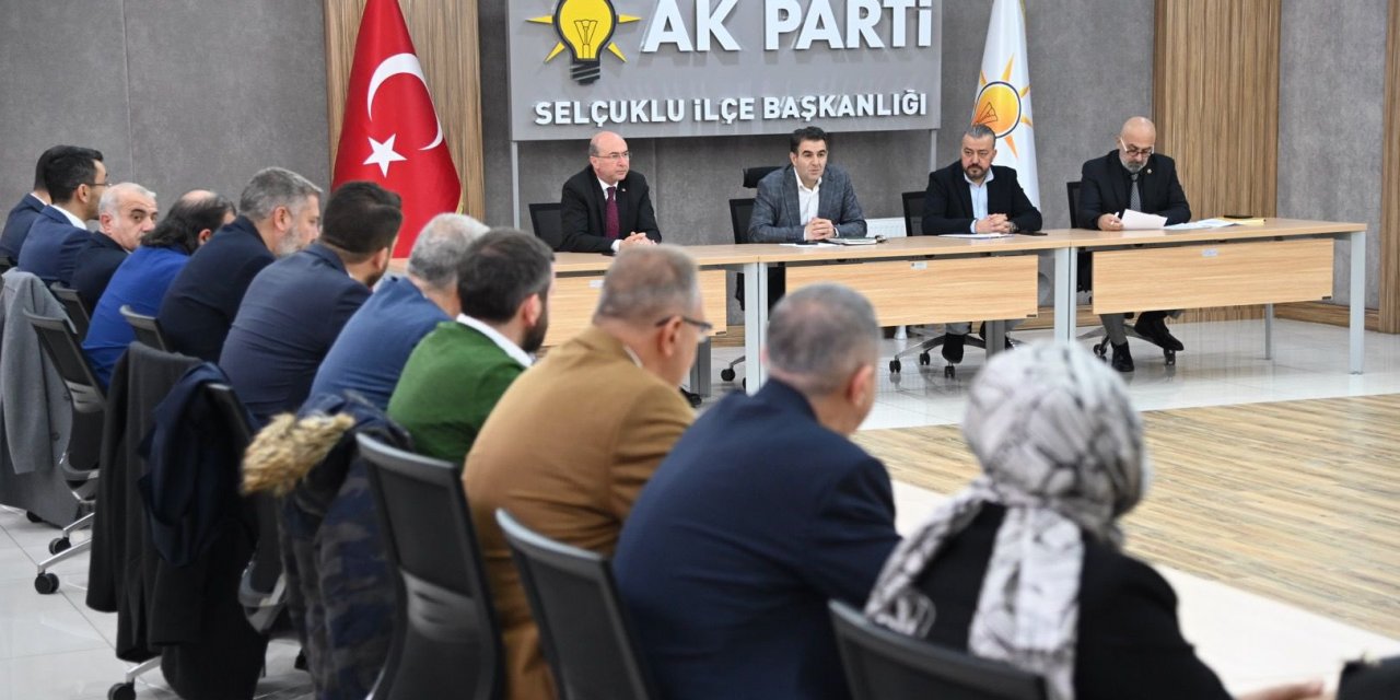 Selçuklu’da AK Parti’nin yeni meclis üyeleriyle ilk grup toplantısı