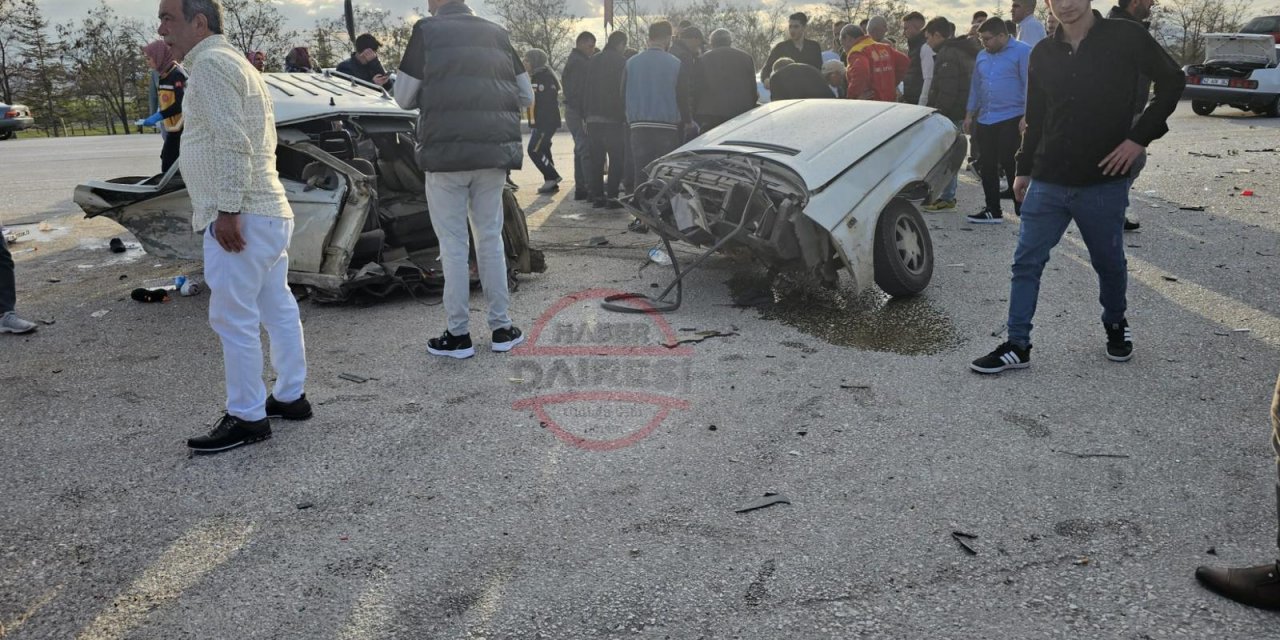 Konya’da 2 otomobil çarpıştı! Yaralılar var