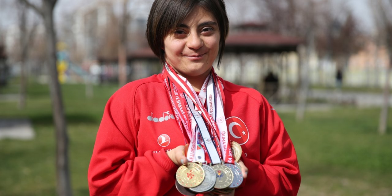 Konya'da yaşayan down sendromlu milli sporcu Berfin'in başarı hikayesi
