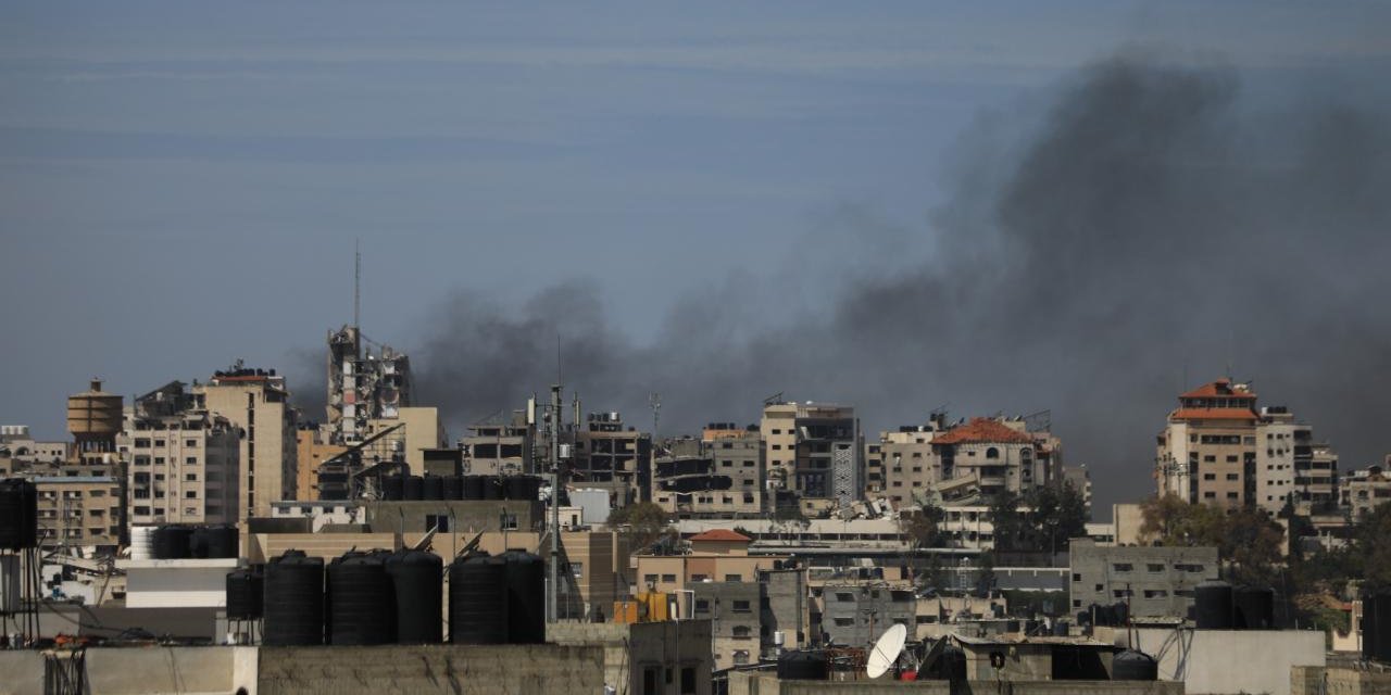 İsrail ordusu Gazze'de bir evi bombaladı, 29 Filistinli hayatını kaybetti
