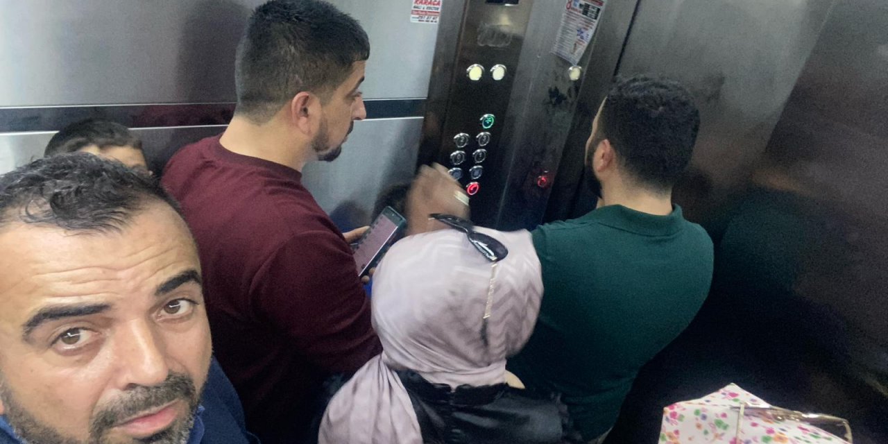 Konya’da bayram ziyaretine giden aile asansörde mahsur kaldı