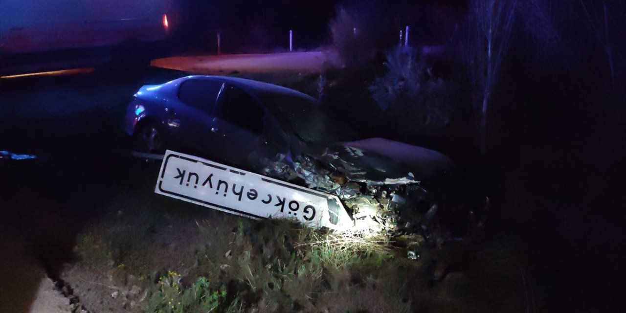 Konya’da 2 otomobil çarpıştı, sürücüler yaralı kurtuldu
